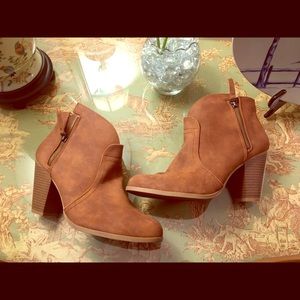 Qupid brown booties size 9